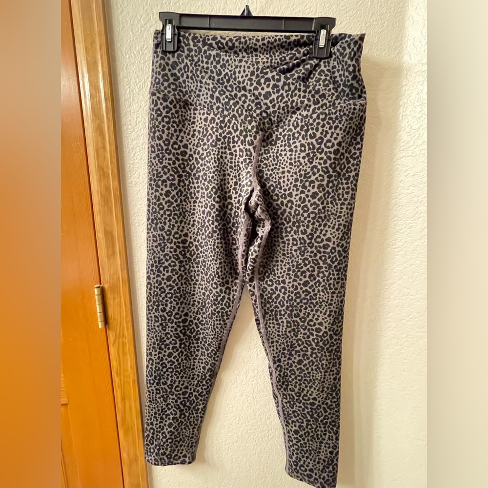 Evolution & Creation leopard print Yoga Pants (xl)